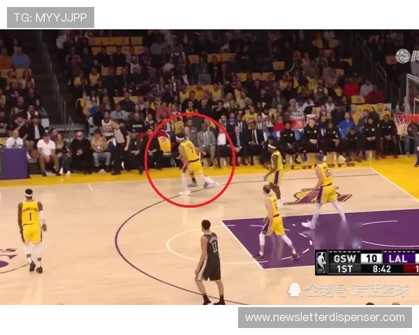 格林挡拆制造错位效率提升，助勇士防守反击加速